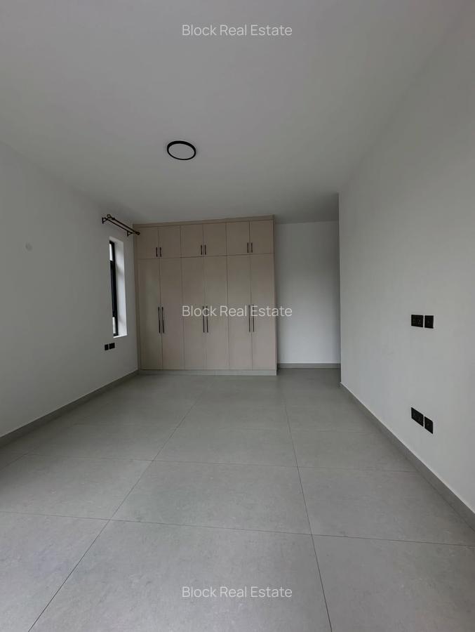 2 Bed Apartment with En Suite in Brookside - 4