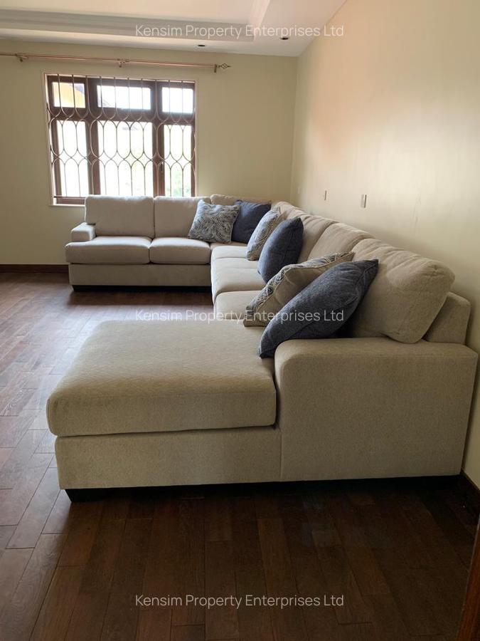 5 Bed House with En Suite in Runda - 14