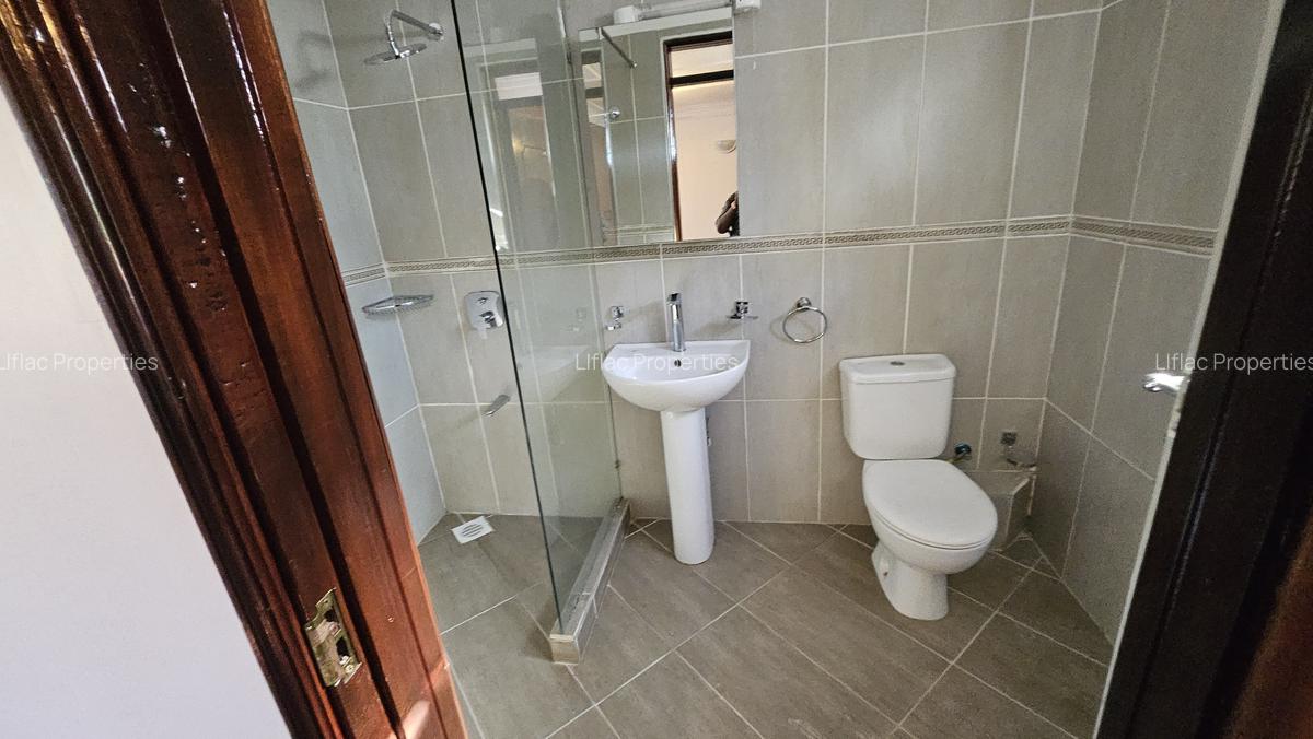 4 Bed House with En Suite in Runda - 8