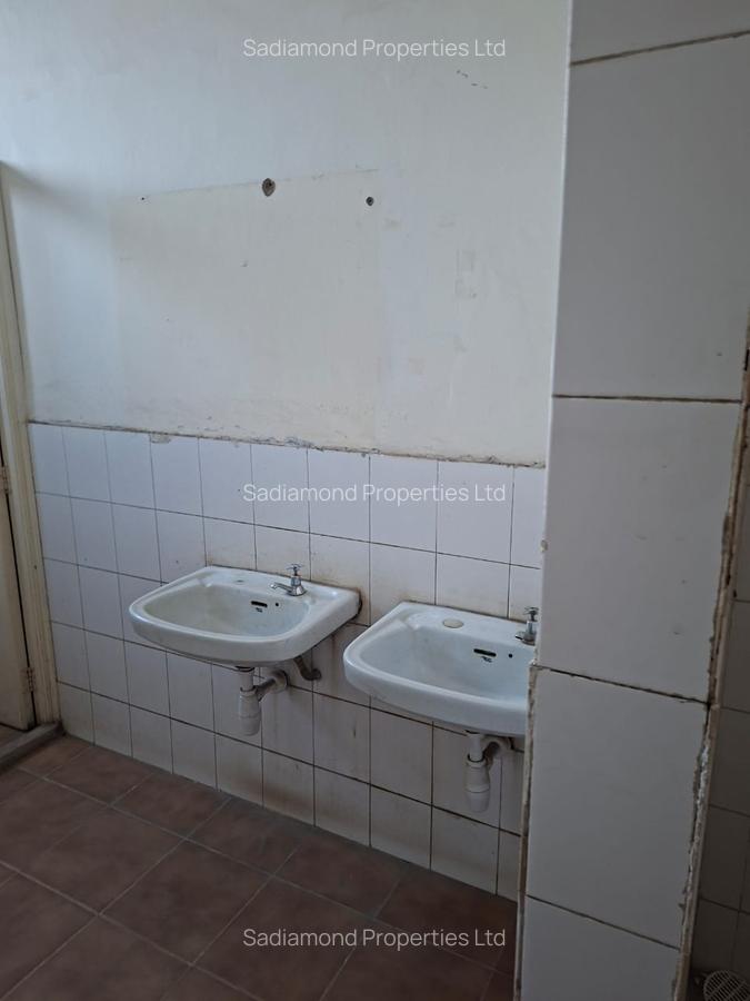 10,000 ft² Warehouse with Parking in Embakasi - 6