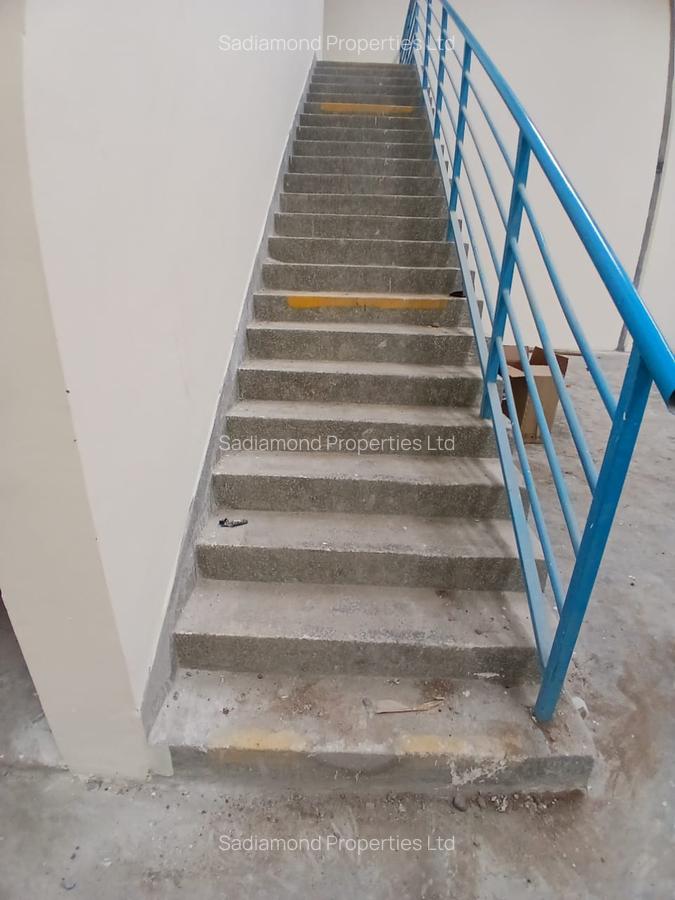 6,000 ft² Warehouse with Parking at Sabaki - 3