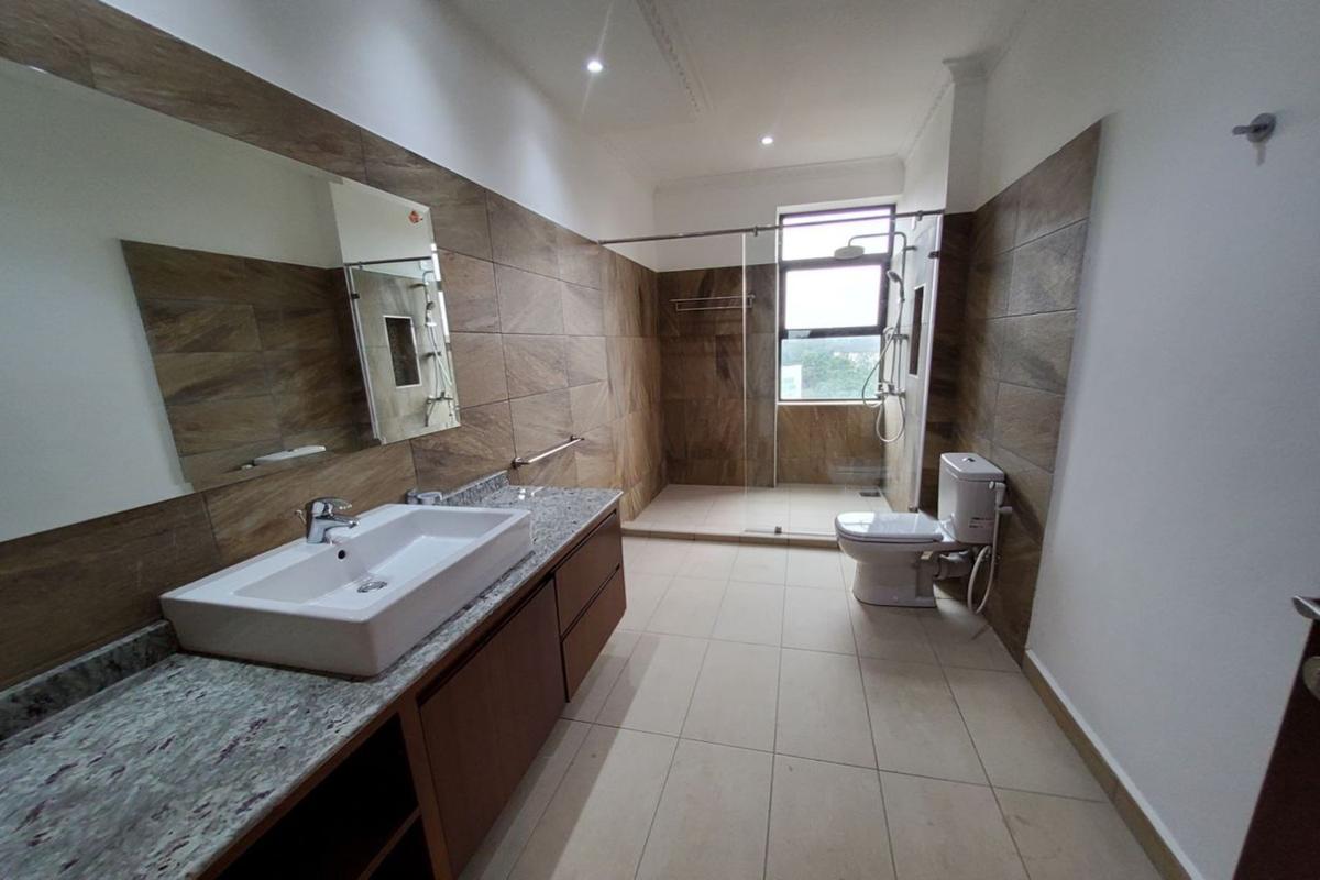 3 Bed Apartment with En Suite in Parklands - 13