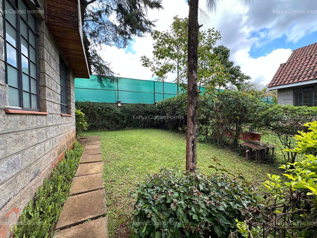 4 Bed Villa with En Suite at Lavington - 18