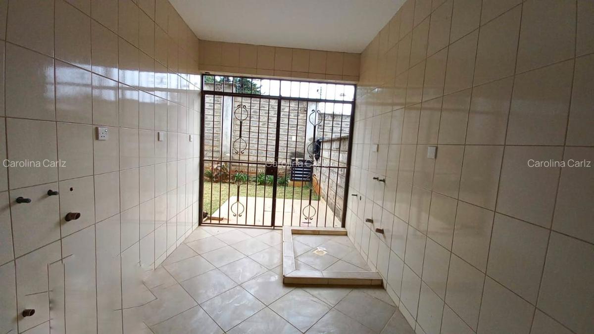 4 Bed Townhouse with En Suite at Brookside Drive - 11