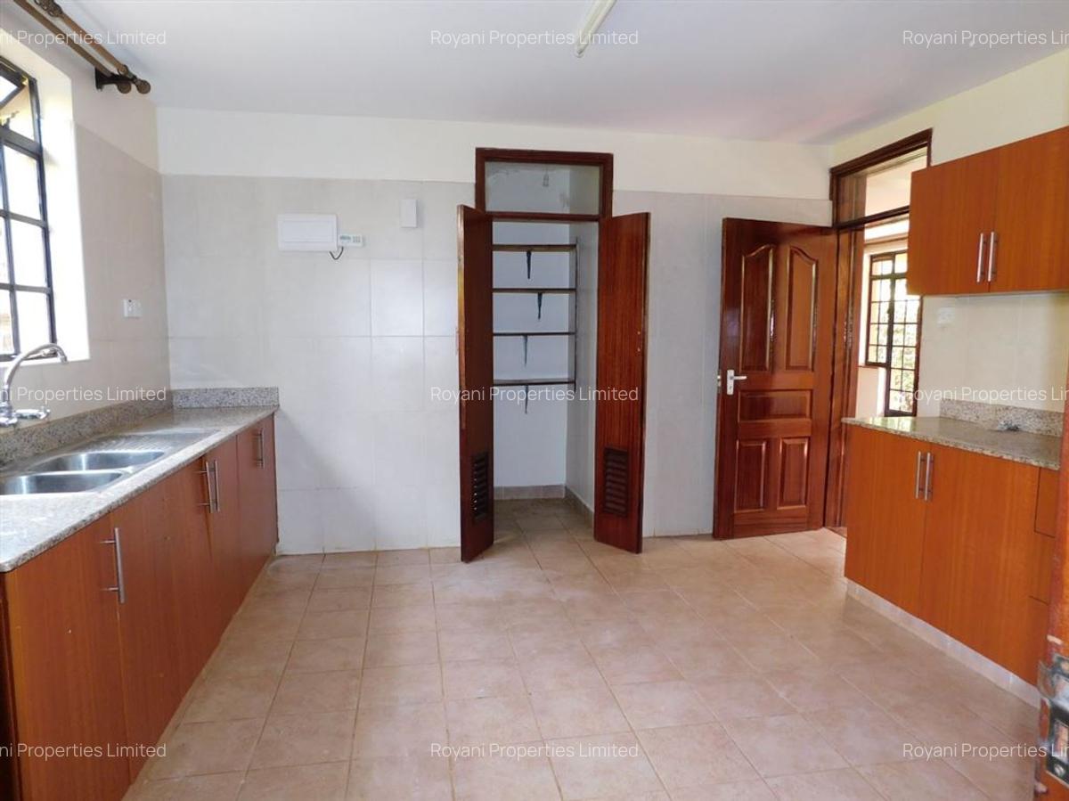 4 Bed House with En Suite at Fourways Junction Estate - 6
