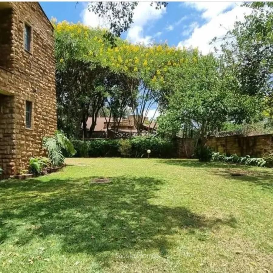 5 Bed Townhouse with En Suite at Lake View - 6