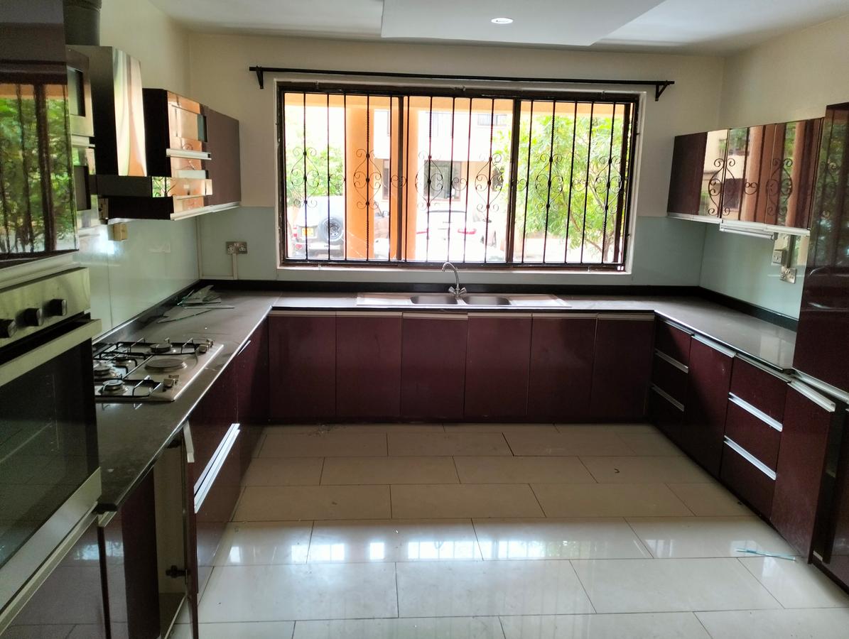 5 Bed Townhouse with En Suite in Westlands Area - 20