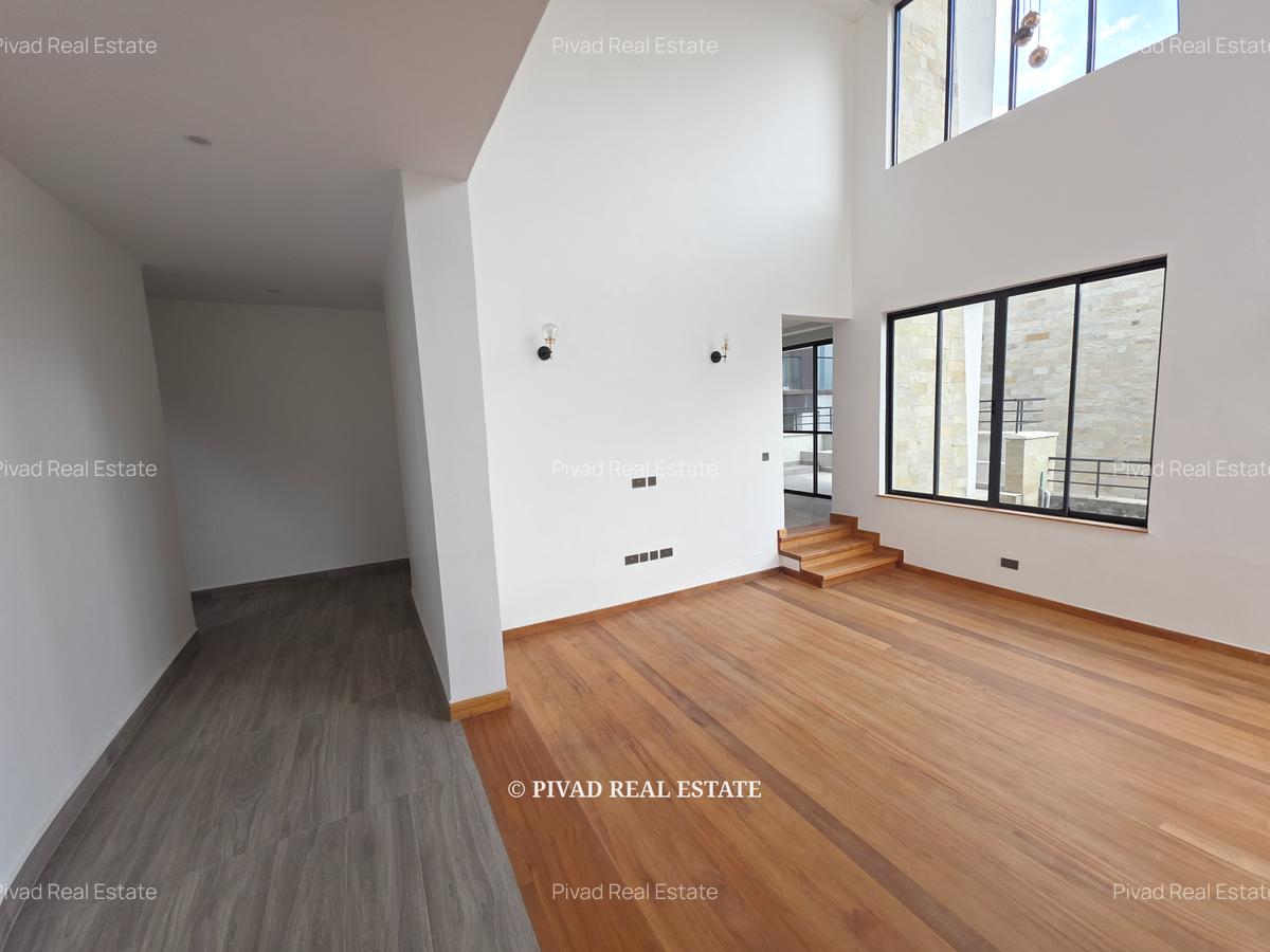 5 Bed Townhouse with En Suite in Lavington - 2