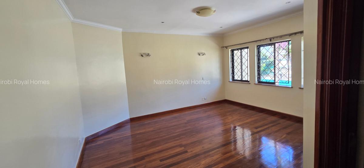 5 Bed Townhouse with En Suite at Lavington Green - 10