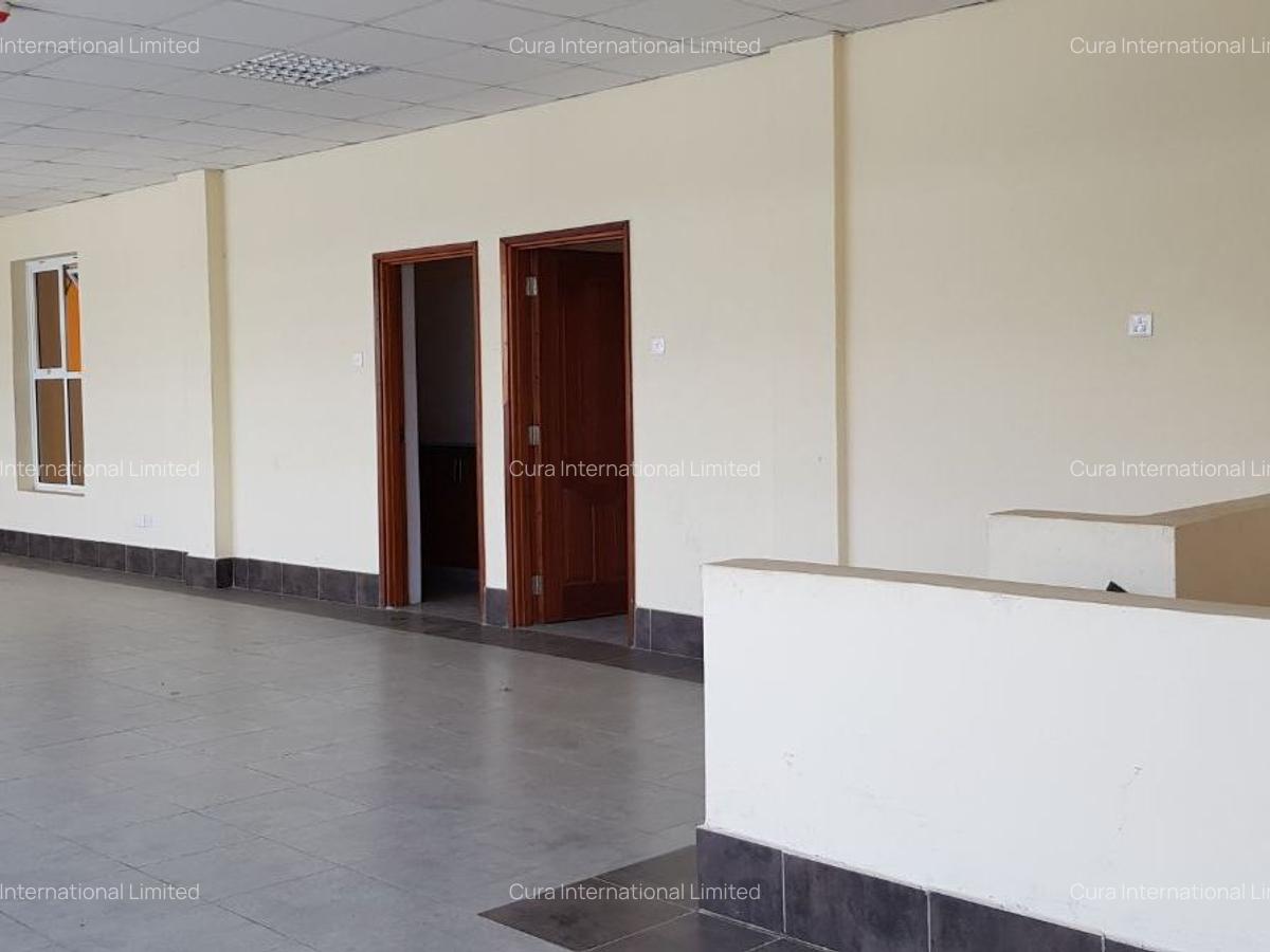 6,200 ft² Warehouse with Parking in Industrial Area - 3