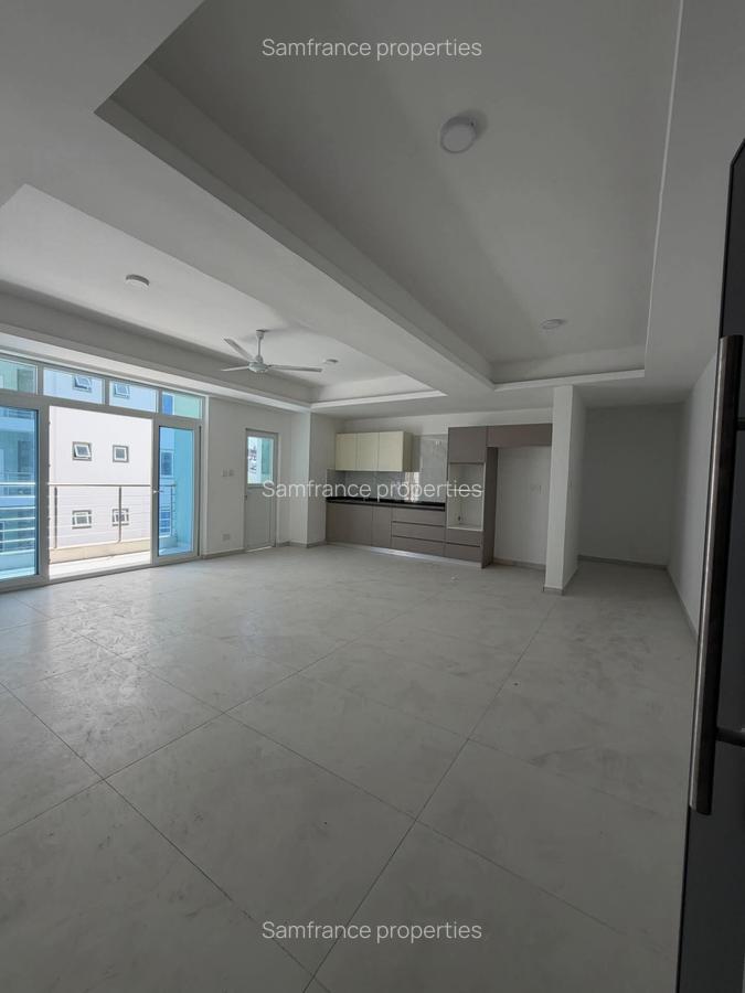 Serviced 2 Bed Apartment with En Suite at Links Road - 6