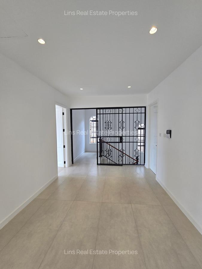 4 Bed Townhouse with En Suite in Brookside - 4