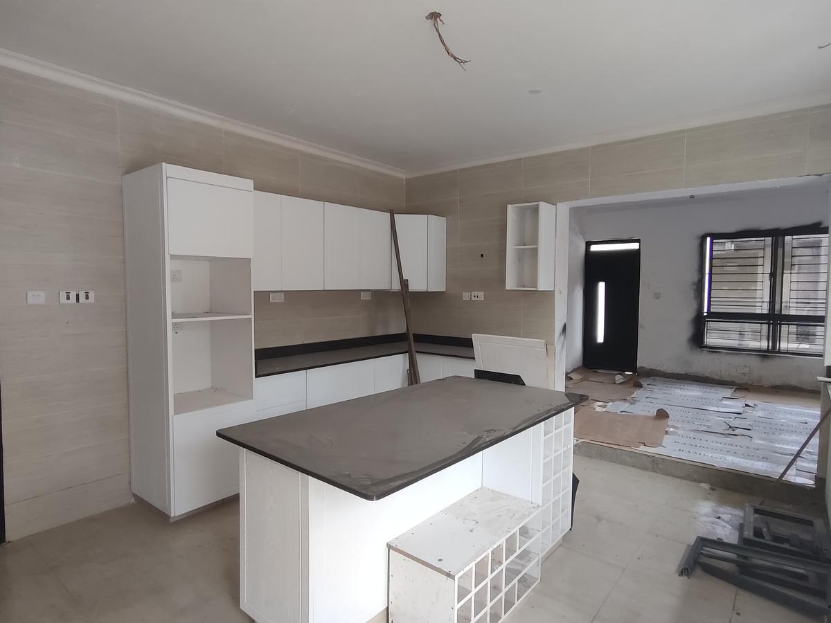 5 Bed Villa with En Suite in Lavington - 4