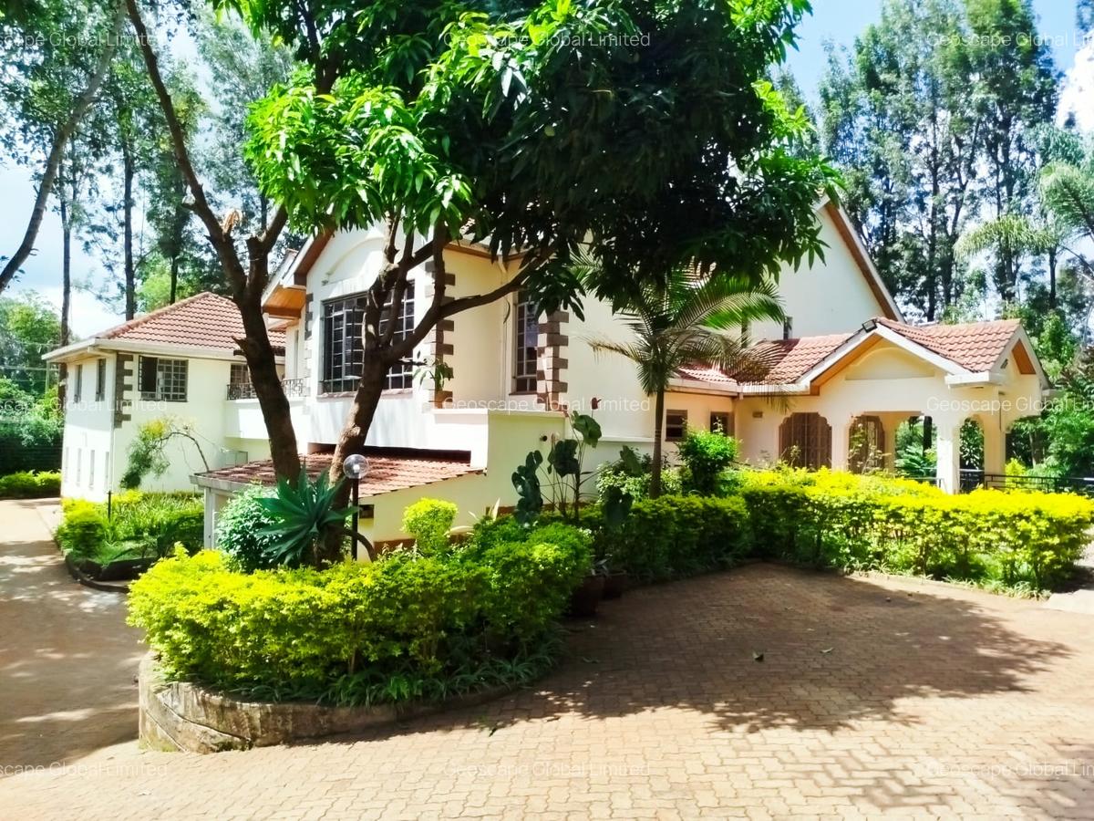 5 Bed House with En Suite in Runda - 12