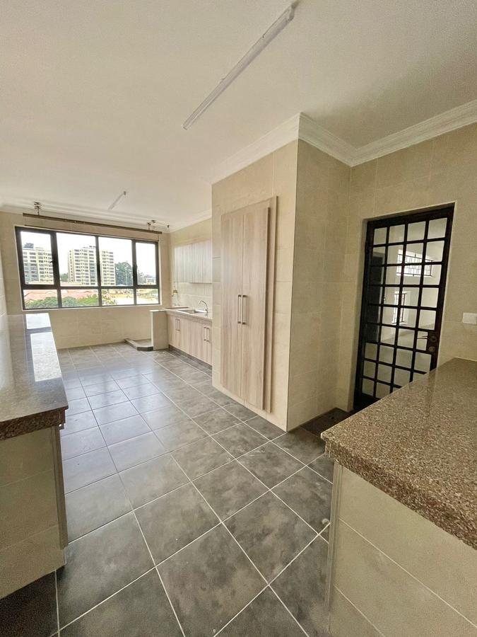 3 Bed Apartment with En Suite in Parklands - 4