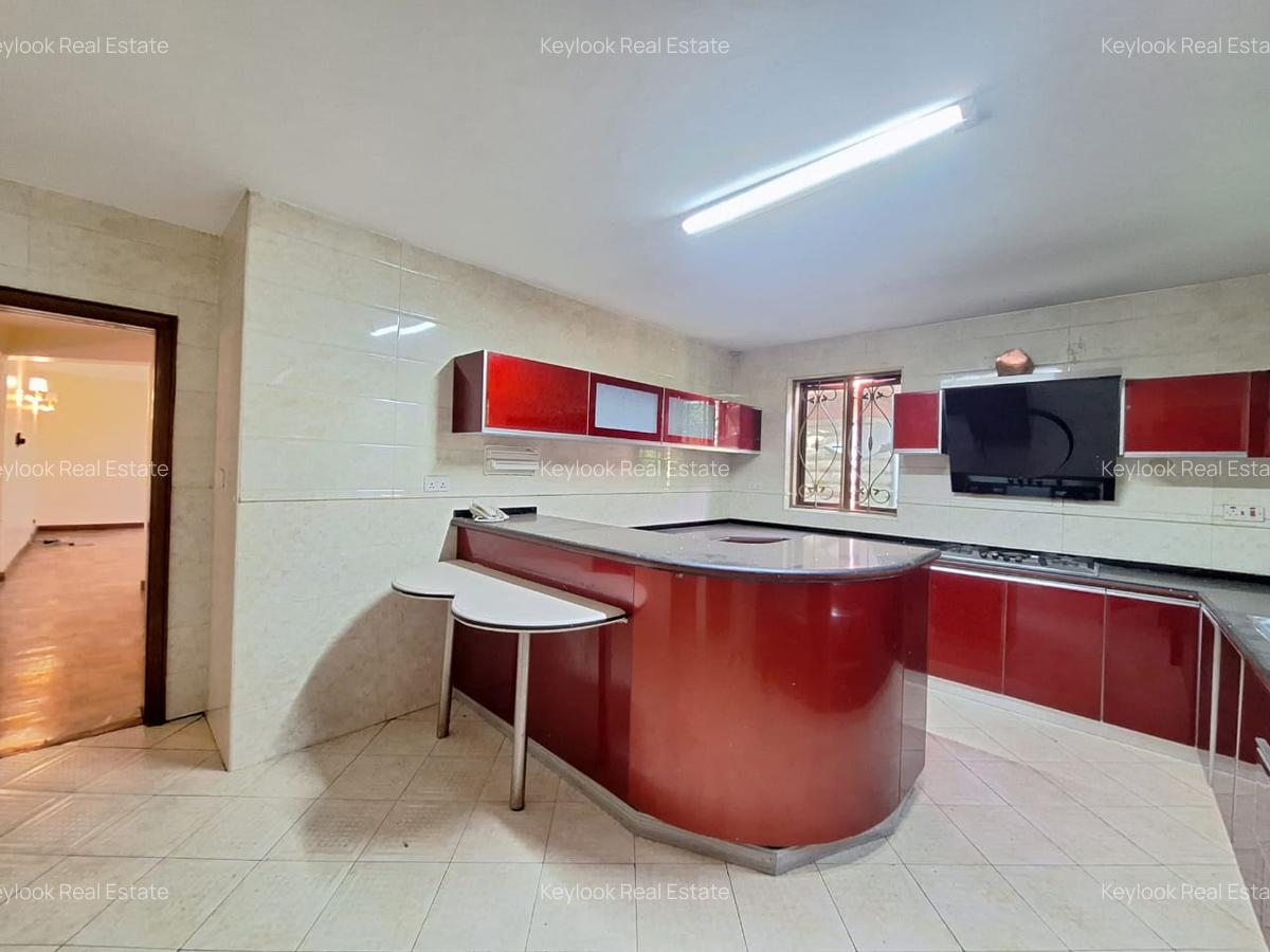 5 Bed Townhouse with En Suite at Lavington - 14