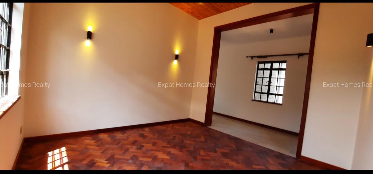 5 Bed Townhouse with En Suite in Lavington - 2