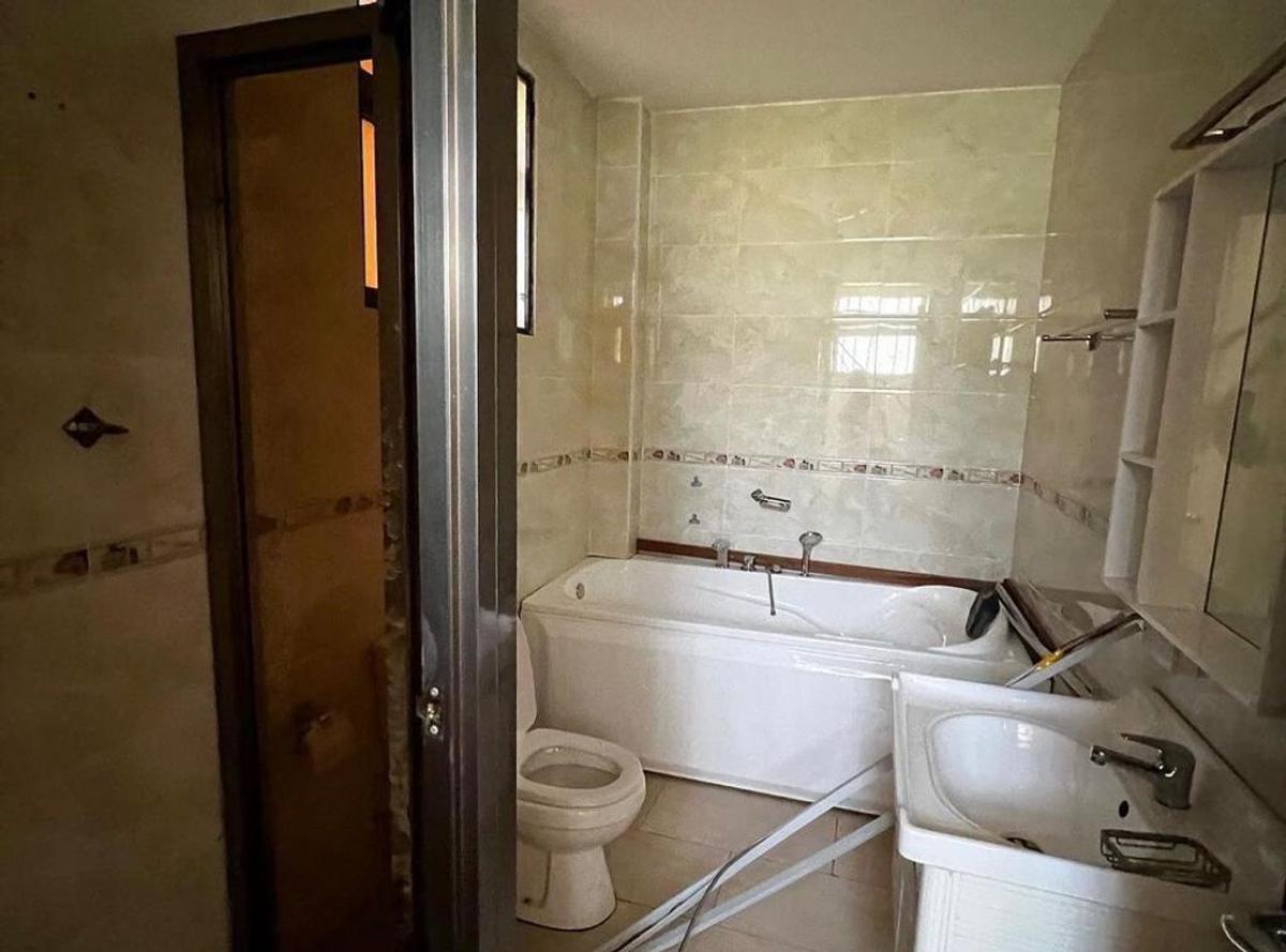 3 Bed Apartment with En Suite in Lavington - 9