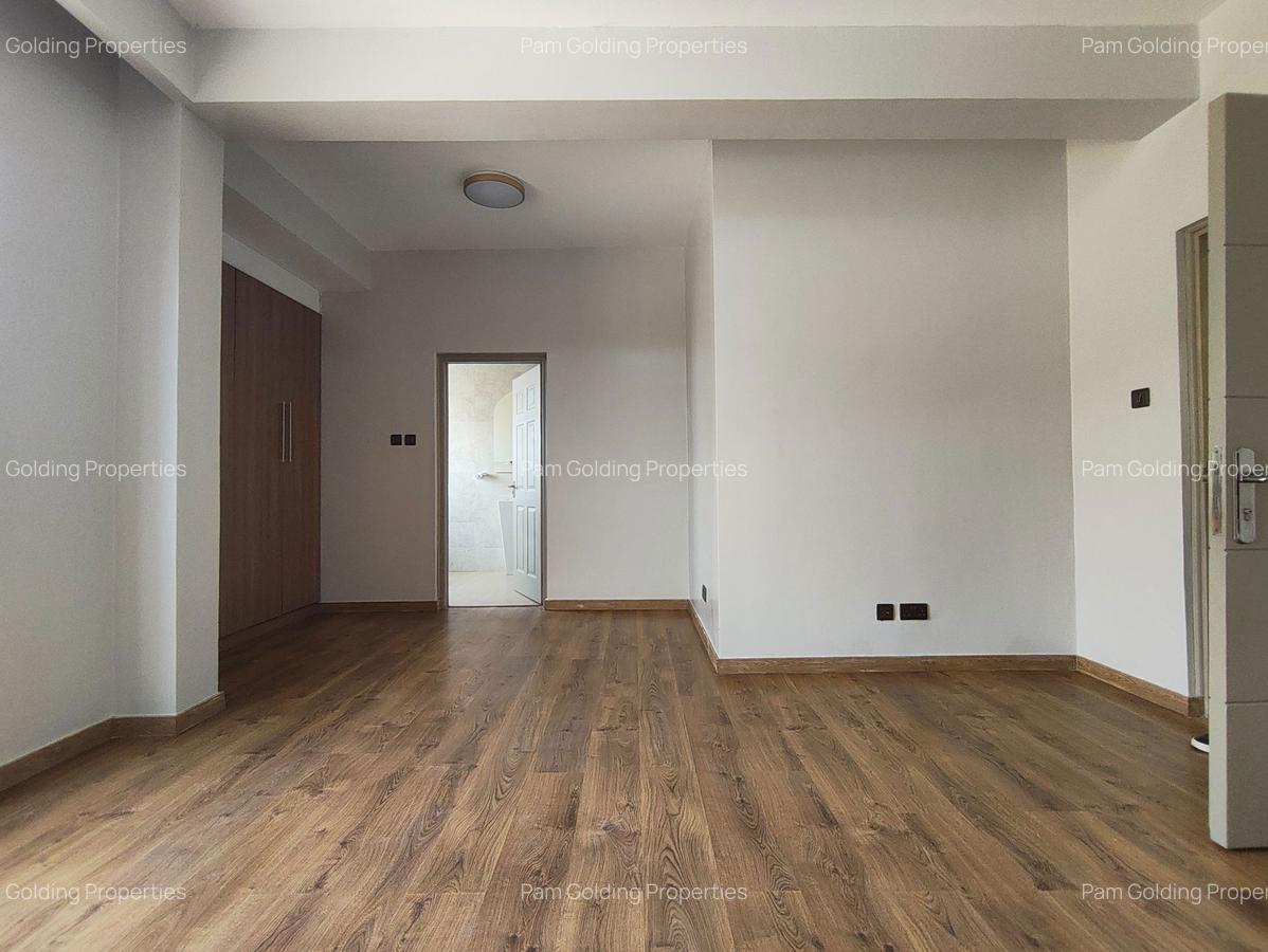 3 Bed Apartment with En Suite in Lavington - 18