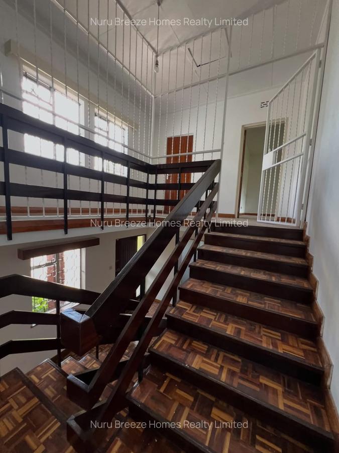 4 Bed Townhouse with En Suite in Lavington - 5