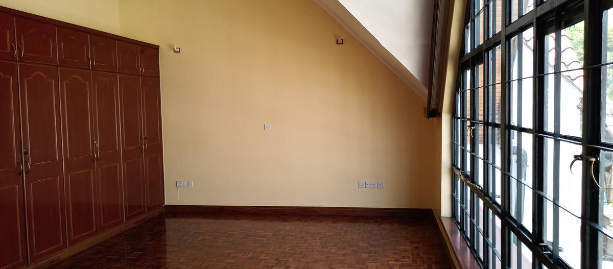 4 Bed Townhouse with En Suite at Westlands - 13