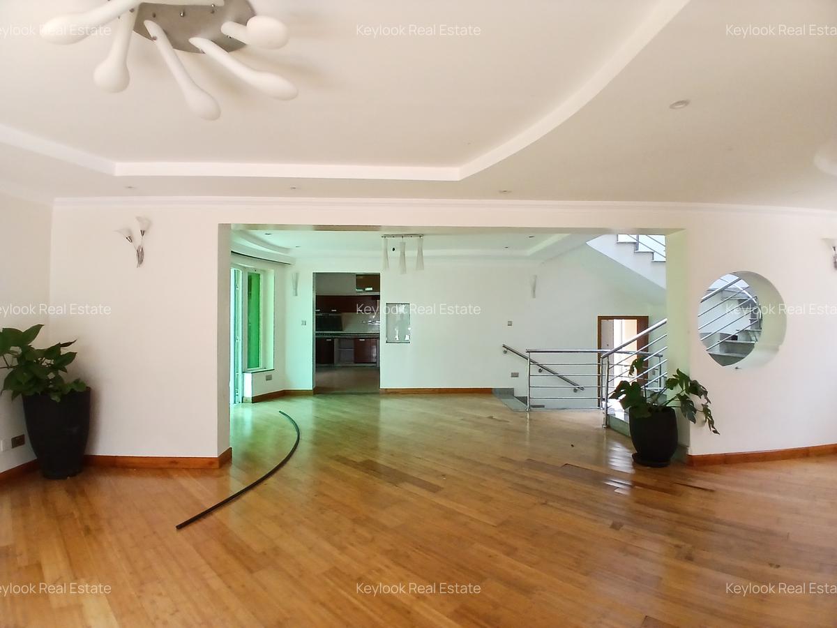 4 Bed Townhouse with En Suite at Riverside Drive - 8