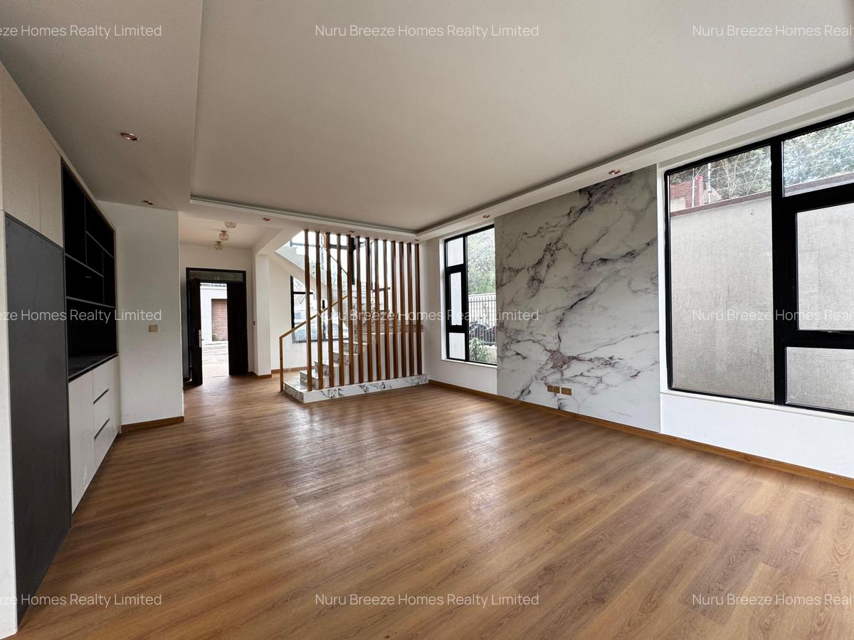 5 Bed Townhouse with En Suite in Lavington - 2