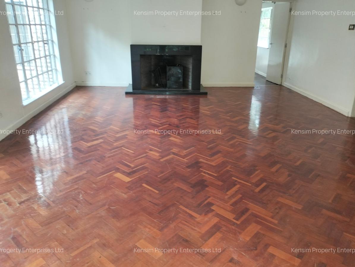 4 Bed House with En Suite in Lavington - 9