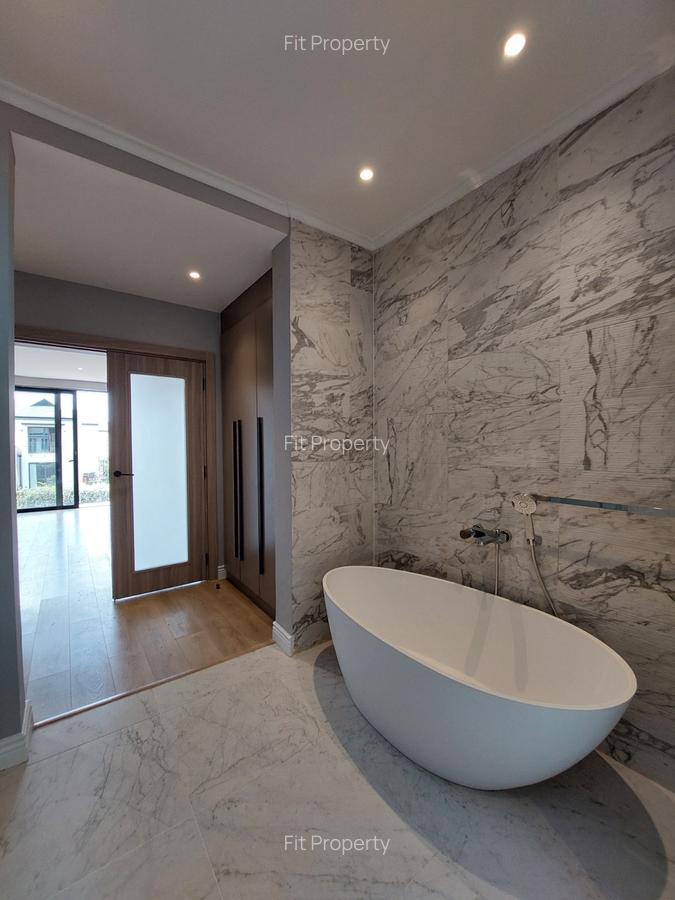 5 Bed House with Swimming Pool in Runda - 15