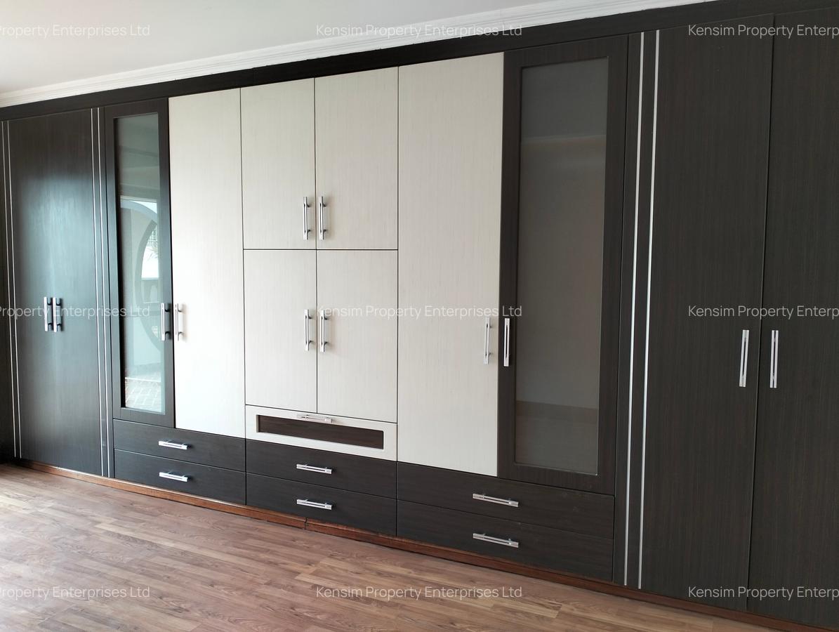 5 Bed Townhouse with En Suite in Westlands Area - 17