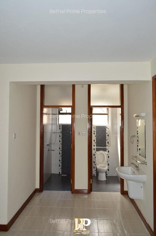 4 Bed Apartment with En Suite in Parklands - 17