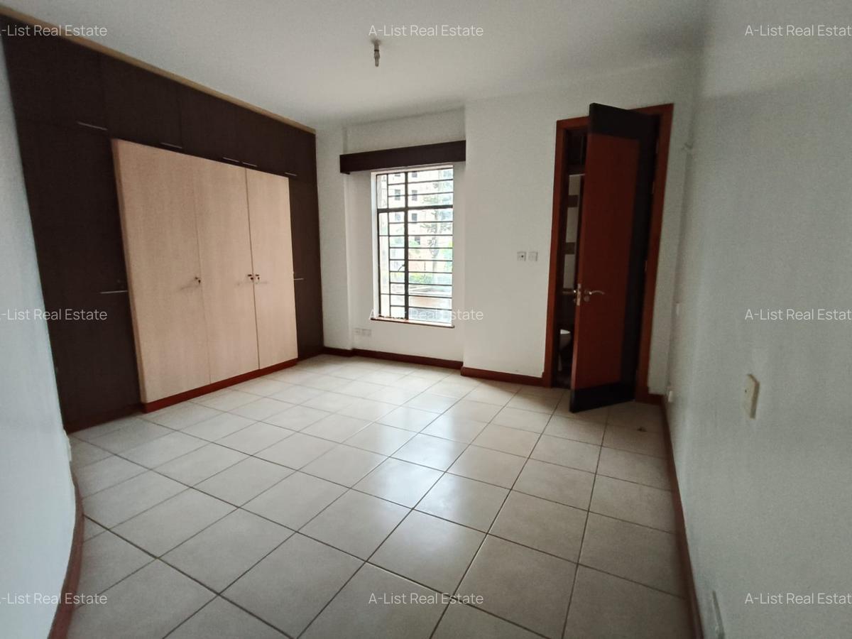 3 Bed Apartment with En Suite at Parklands - 12