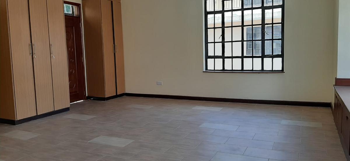 5 Bed Townhouse with En Suite at Kyuna Crescent - 10