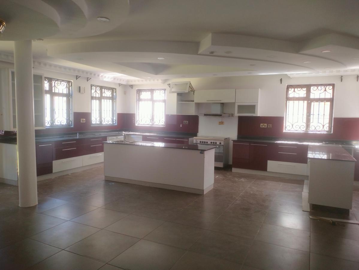 5 Bed House with Swimming Pool at Few Minutes Drive To Gigiri At $5000 - 4