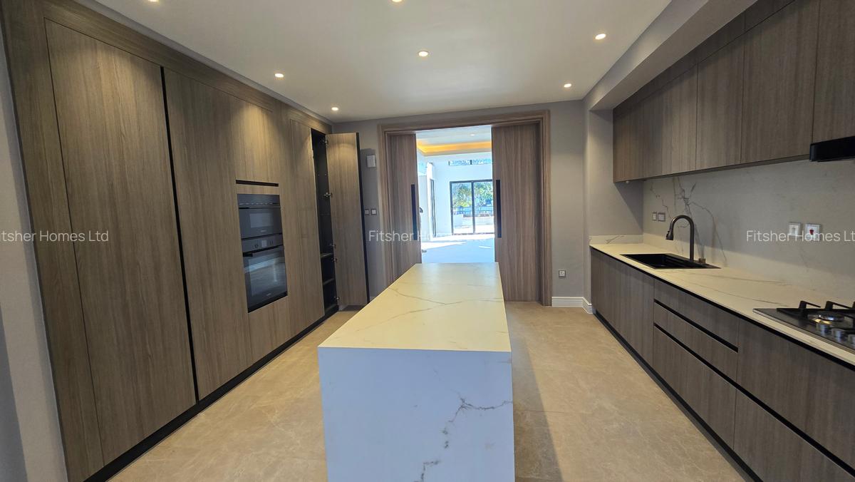 4 Bed House with En Suite in Runda - 10