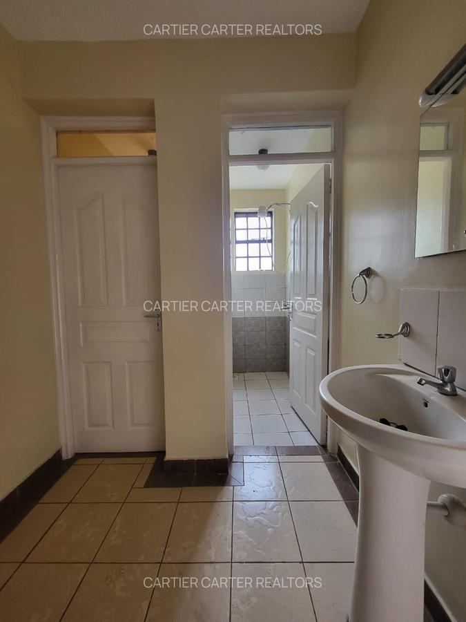 3 Bed Apartment with En Suite in Komarock - 6