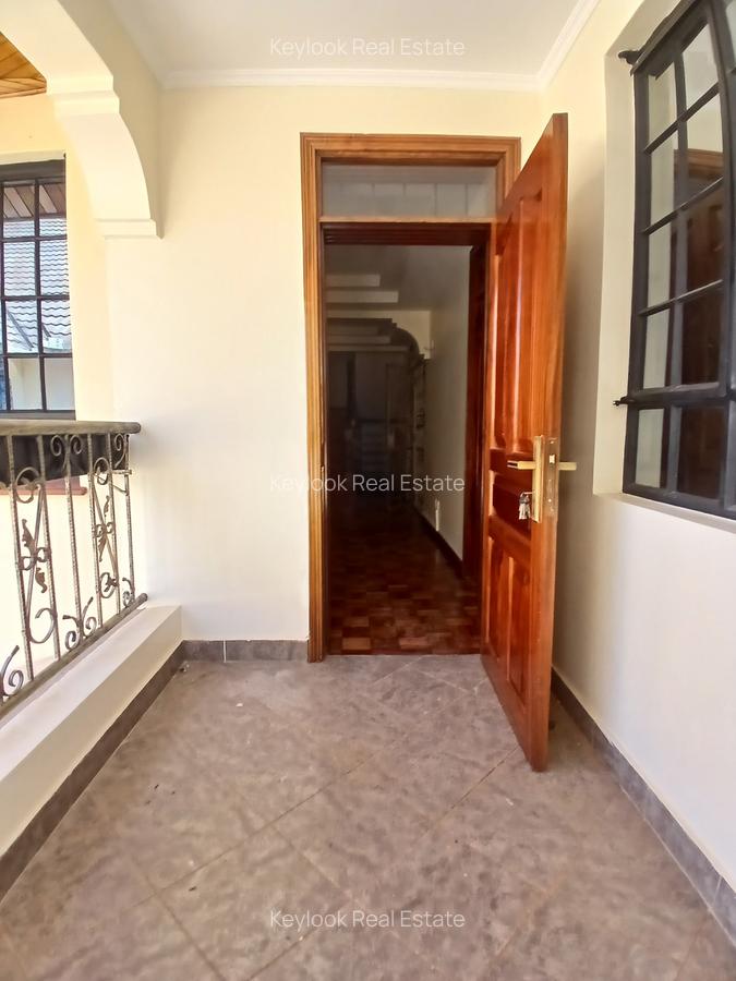 5 Bed Townhouse with En Suite at Lavington - 10