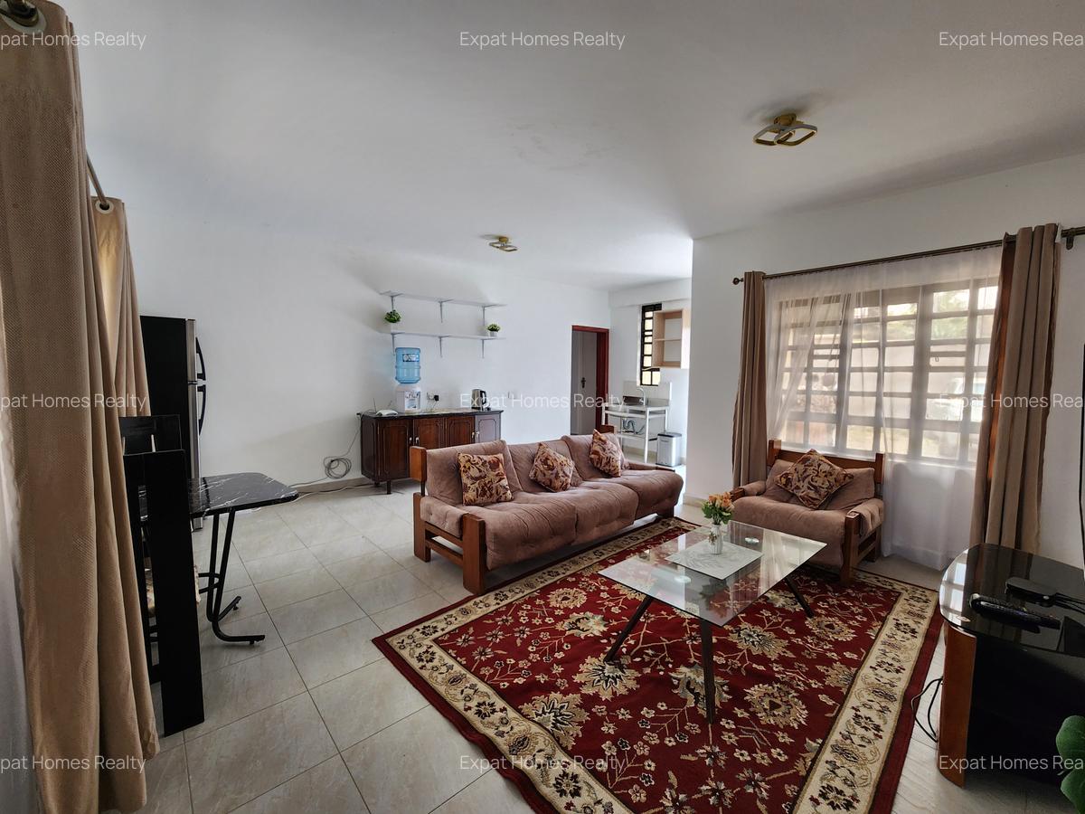 1 Bed House with Garden in Lavington - 11