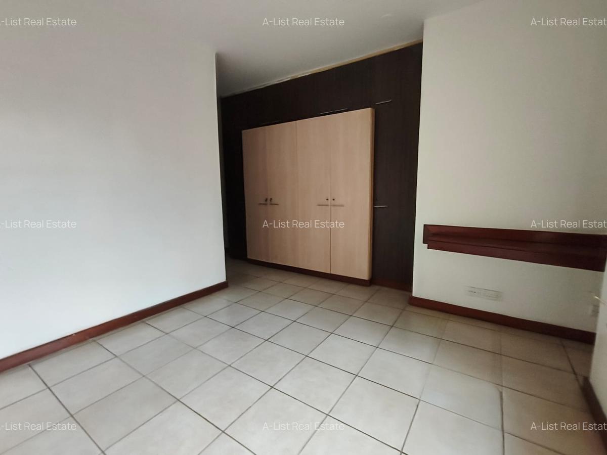 3 Bed Apartment with En Suite at Parklands - 11