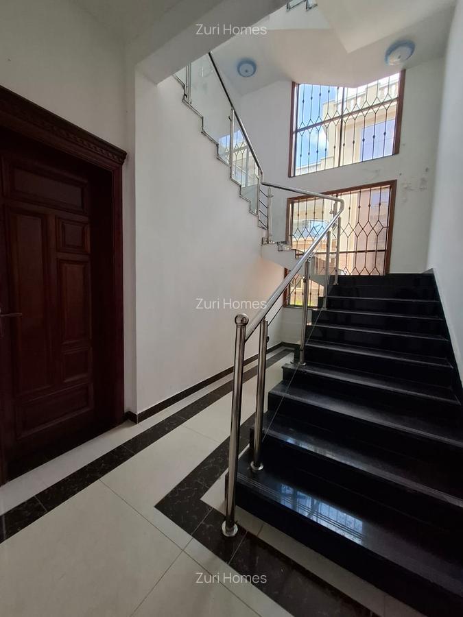 5 Bed Townhouse with En Suite in Lavington - 16