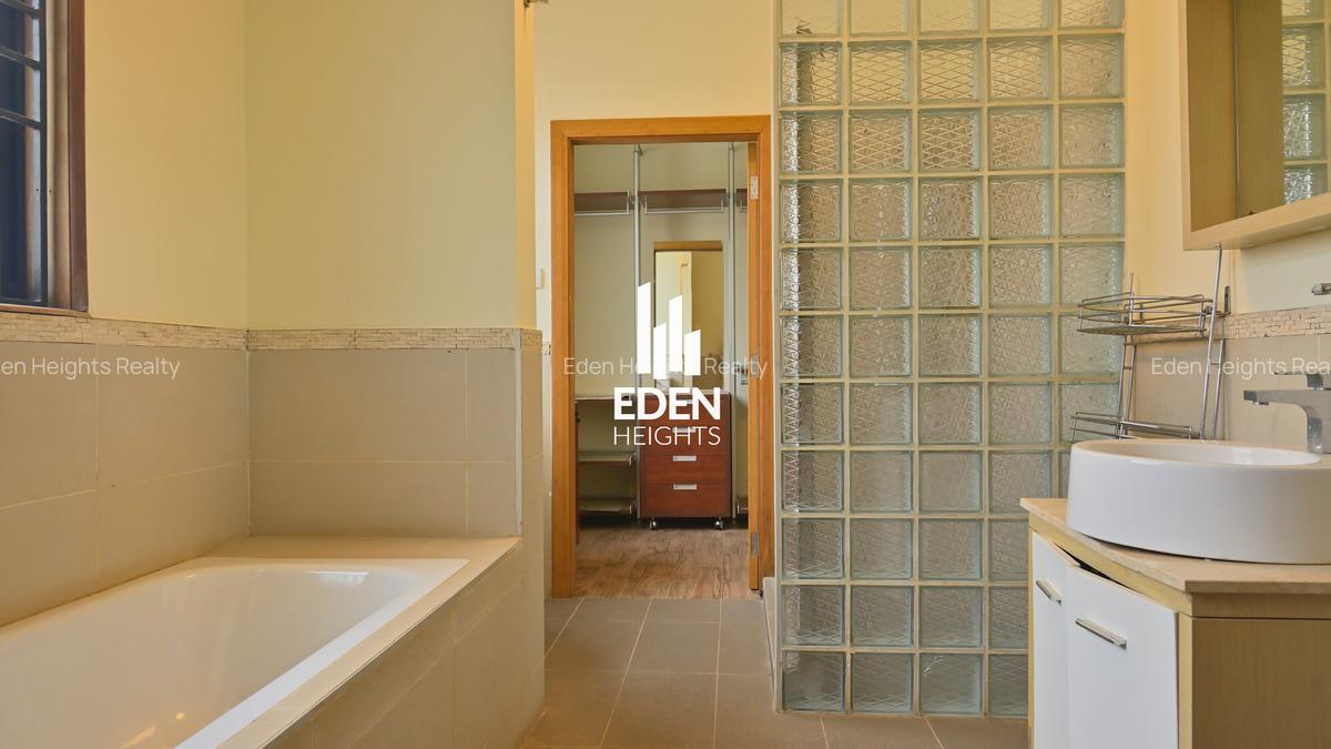 5 Bed Townhouse with En Suite in Kyuna - 9