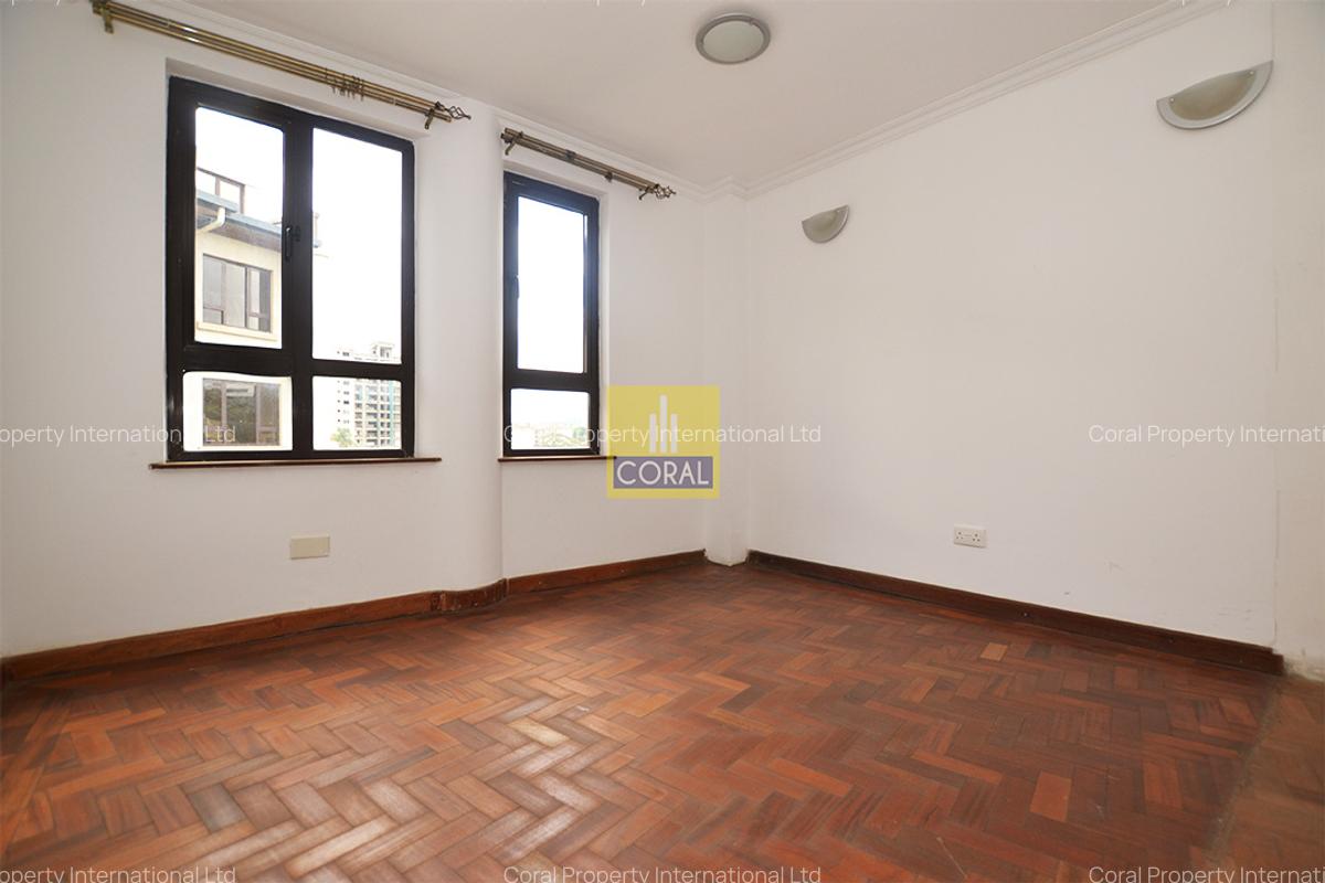 5 Bed House in Riverside - 5