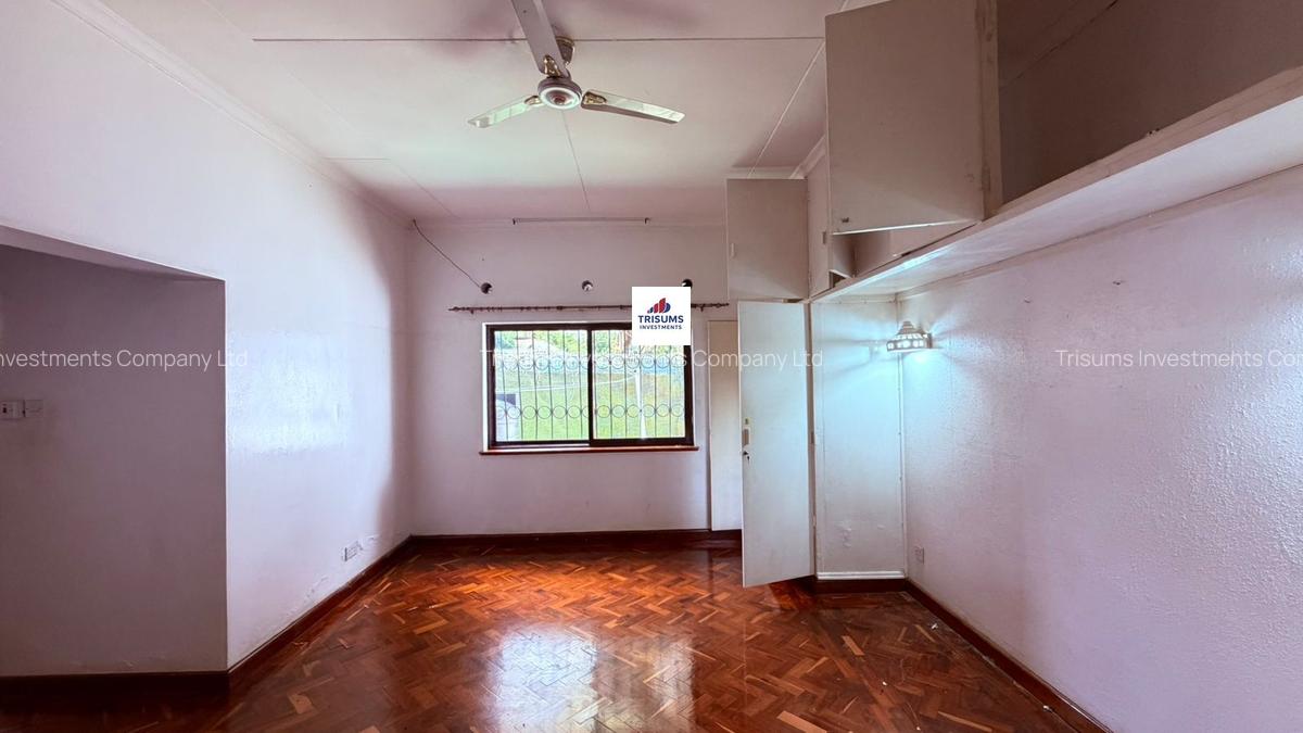 4 Bed House with En Suite in Spring Valley - 6