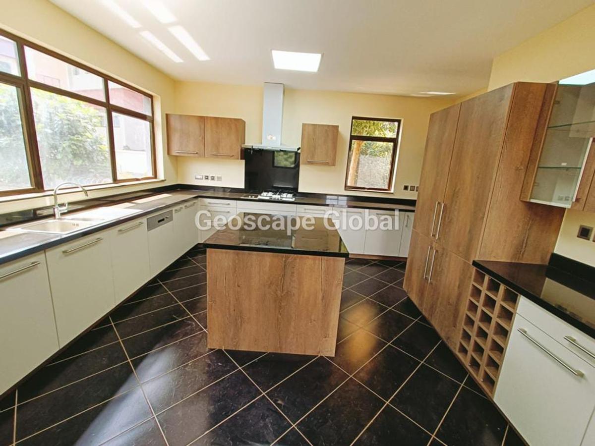 5 Bed Townhouse with En Suite in Lavington - 5