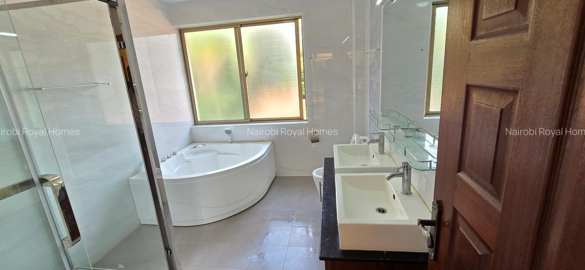 5 Bed Townhouse with En Suite at Lavington Green - 18