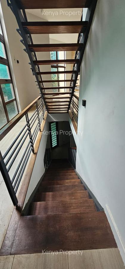 5 Bed Villa with En Suite at James Gichuru Road - 4
