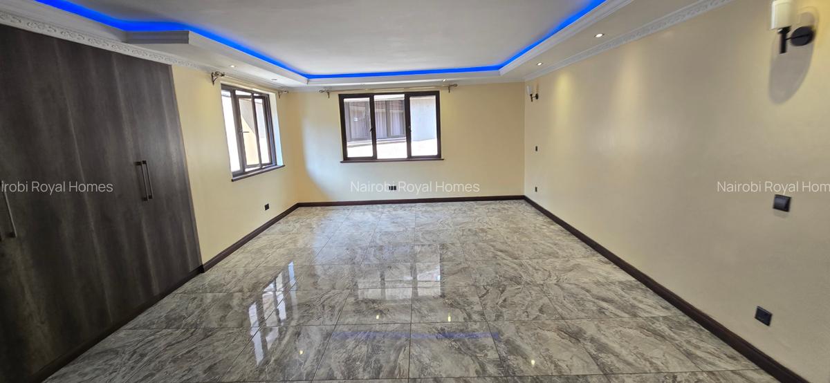 5 Bed Townhouse with En Suite at Lavington Green - 3