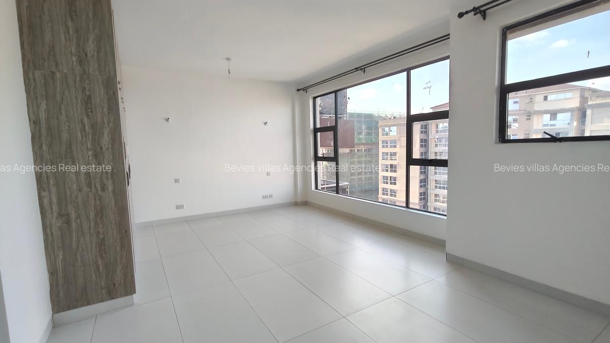 4 Bed Apartment with En Suite at Parklands - 11