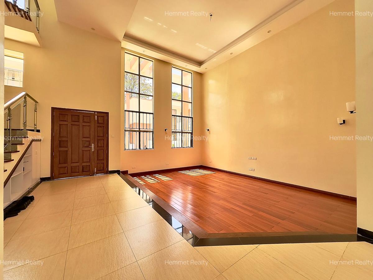 5 Bed Townhouse with En Suite in Lavington - 3