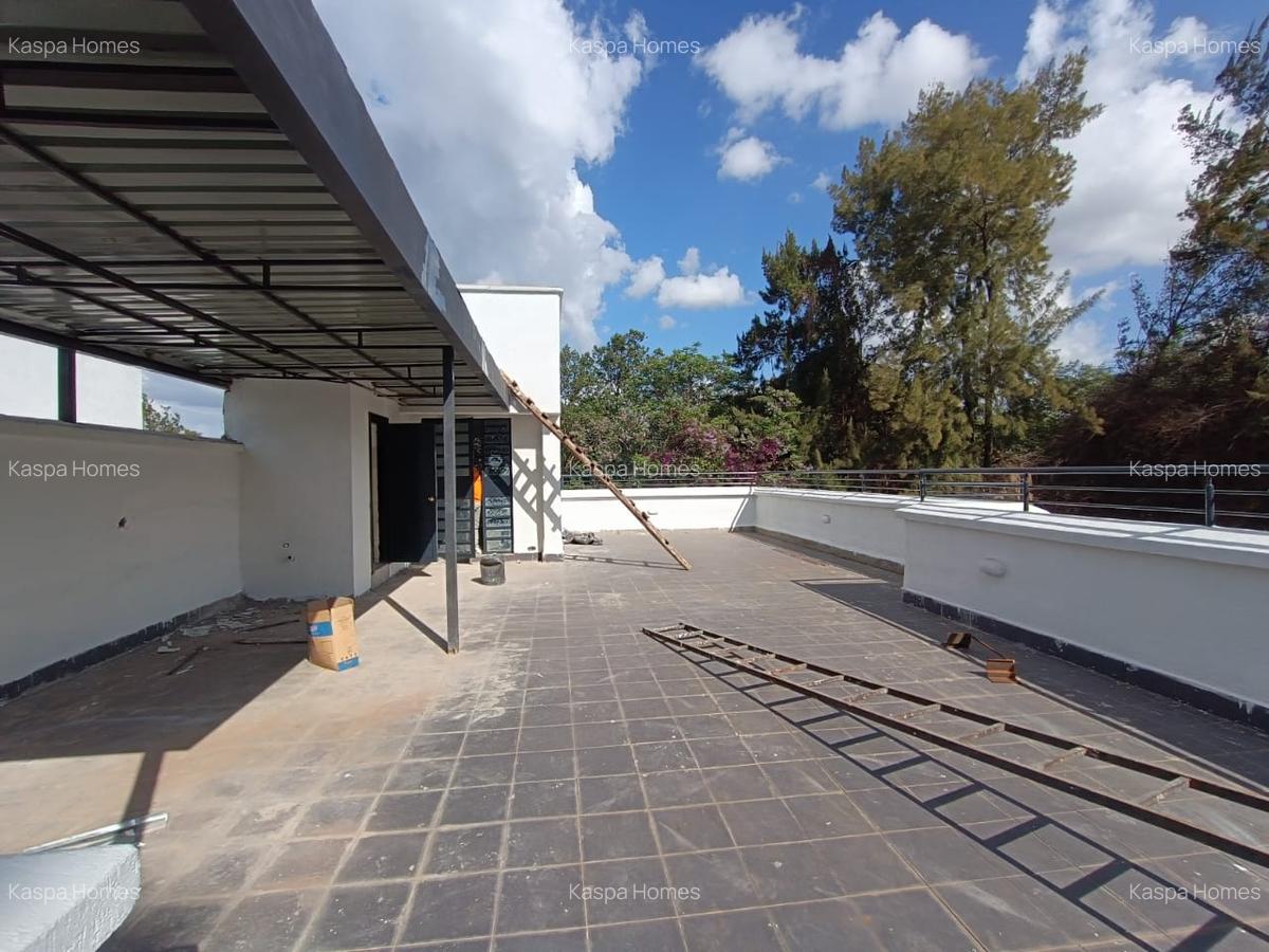 5 Bed House with En Suite in Lavington - 7